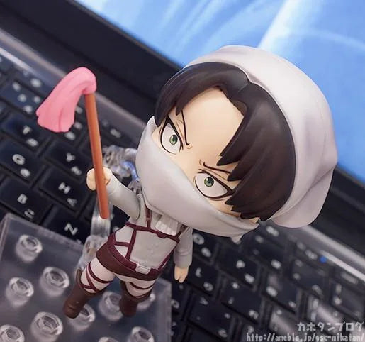 Attack on Titan Levi Ackerman (Cleaning) Mini Action Figure — 10cm (Boxed) 3