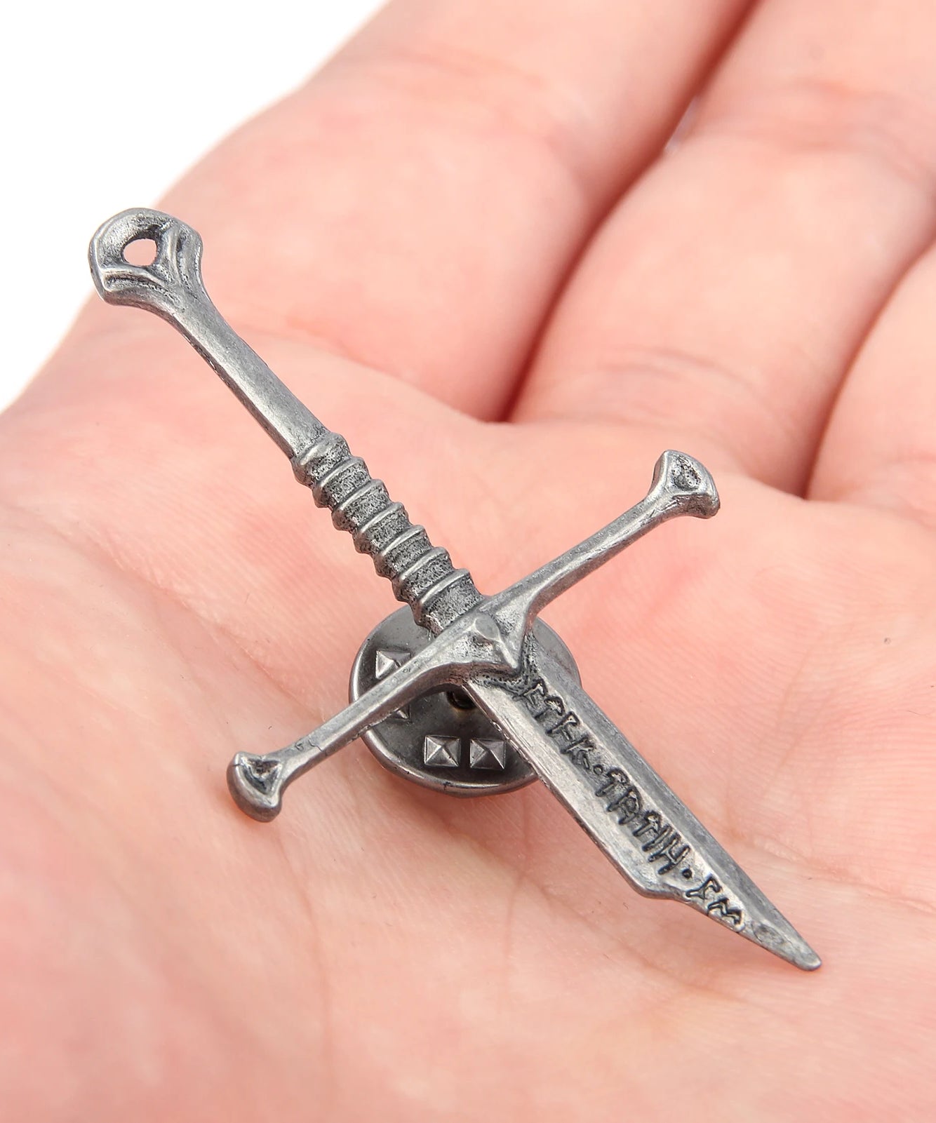 Lord of the Narsil Broken Sword Pins Brooch Movie Aragorn Sword Metal Badge Brooch for Women Men Lapel Pin Jewelry