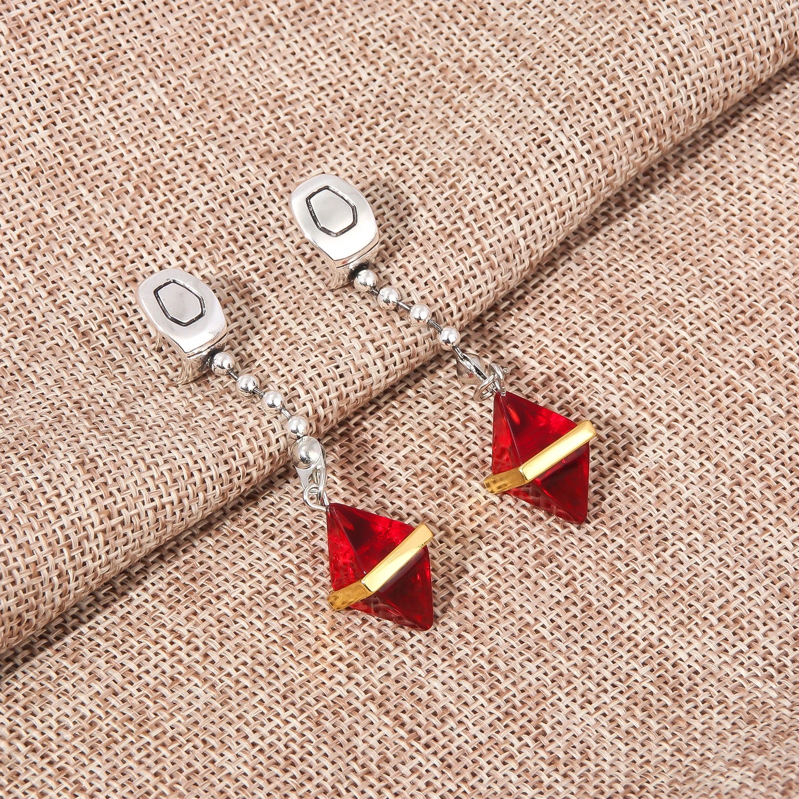 Kurapika Cosplay Ear Clip No Piercing Eardrop Anime Hunter x Hunter Drop Earrings for Women Men Jewelry Gift