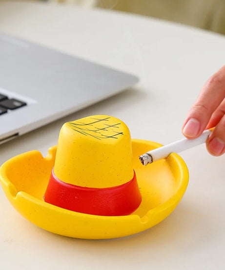 Creative cute One Piece Straw Hat Ceramic Ashtray Office Desktop Home Gaming Ashtray Personalized Gift for Boyfriend Decoratives