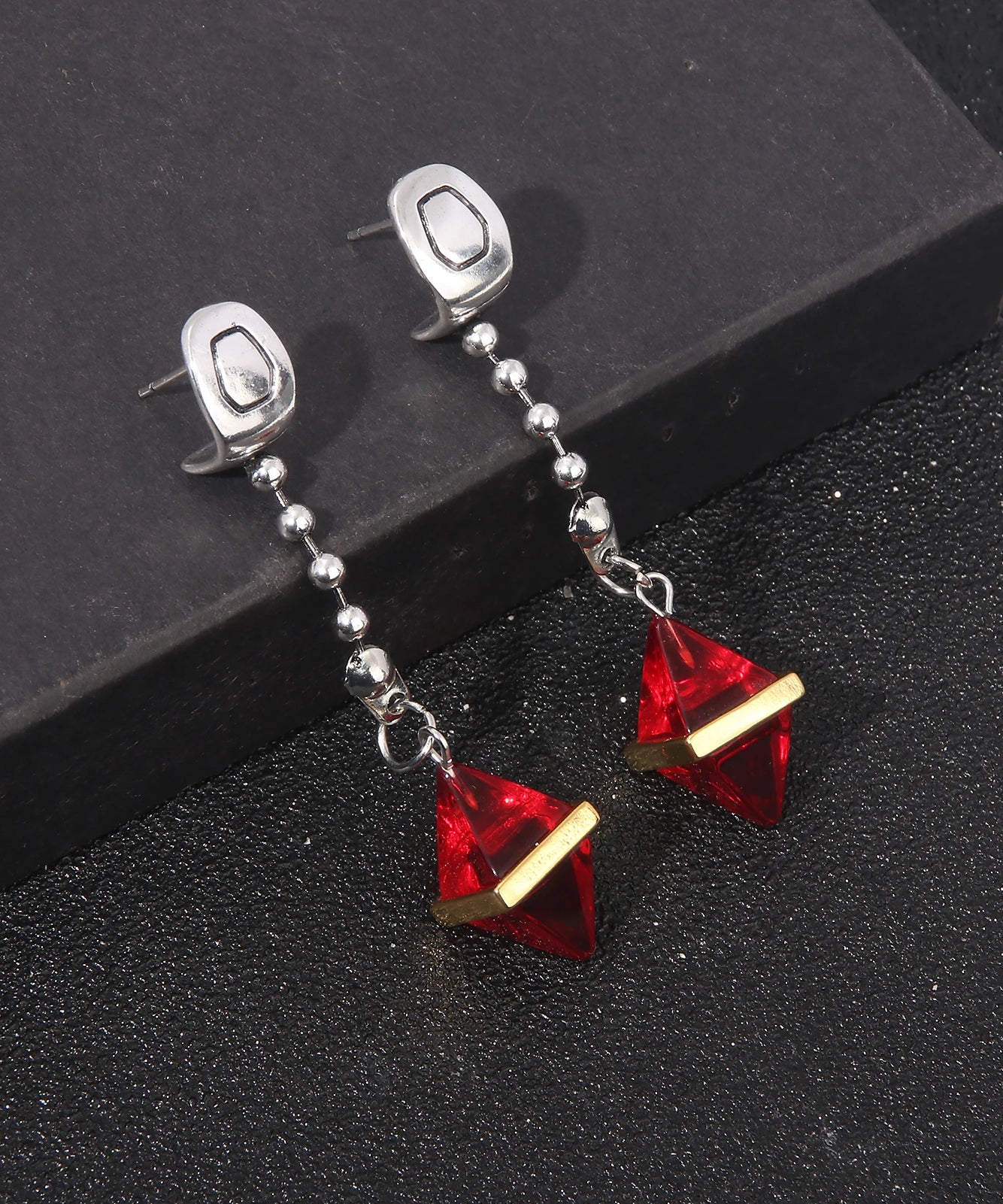 Kurapika Cosplay Ear Clip No Piercing Eardrop Anime Hunter x Hunter Drop Earrings for Women Men Jewelry Gift