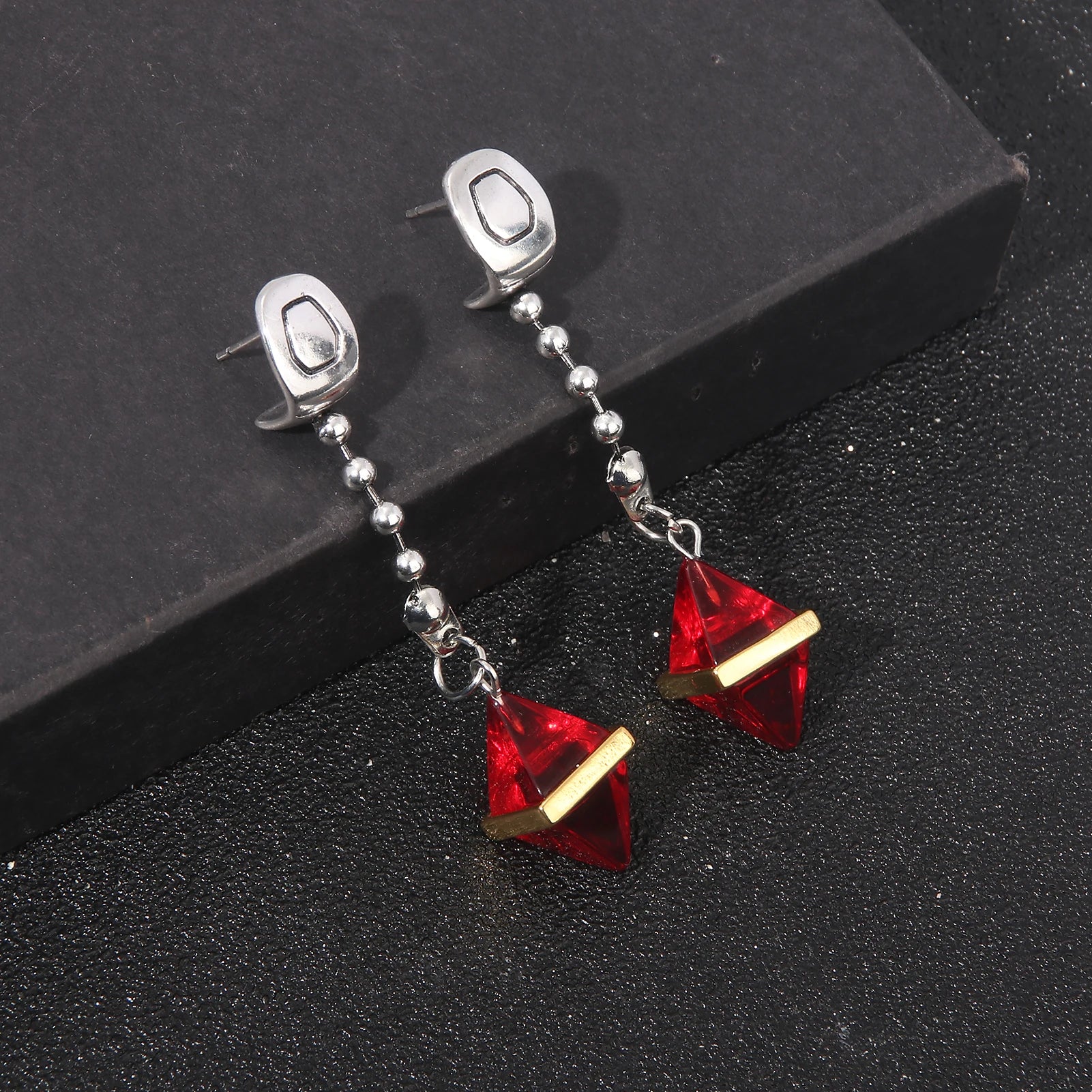 Kurapika Cosplay Ear Clip No Piercing Eardrop Anime Hunter x Hunter Drop Earrings for Women Men Jewelry Gift